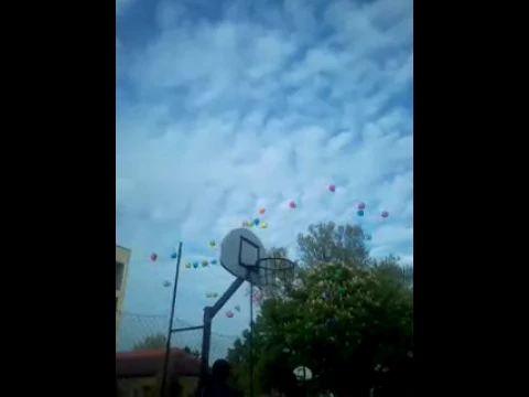 Ballagás Baján Lufik felrepülnek