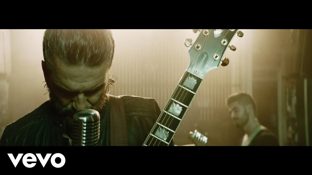 Ricardo Arjona - Ella (Official Video) Ricardo Arjona - Ella (Official Video)