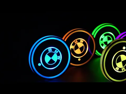 LED-Becherhalter-Lichter, LED-Auto-Untersetzer, leuchtendes Becher-Pad mit  7 wechselnden Farben, USB-Ladematte, Innenatmosphäre, Dekoration, Licht (7  Ringe): : Auto & Motorrad