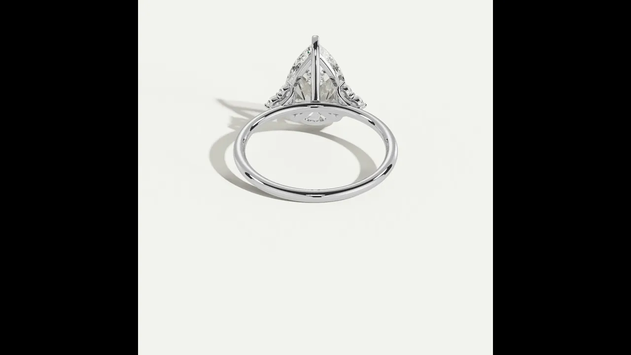 Juliette丨3CT Pear Cut Lab Grown Diamond Cluster Ring with Round Accents in 14K Gold/Platinum