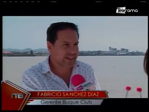 Buque Club Catamarán diversión sobre el Río Guayas