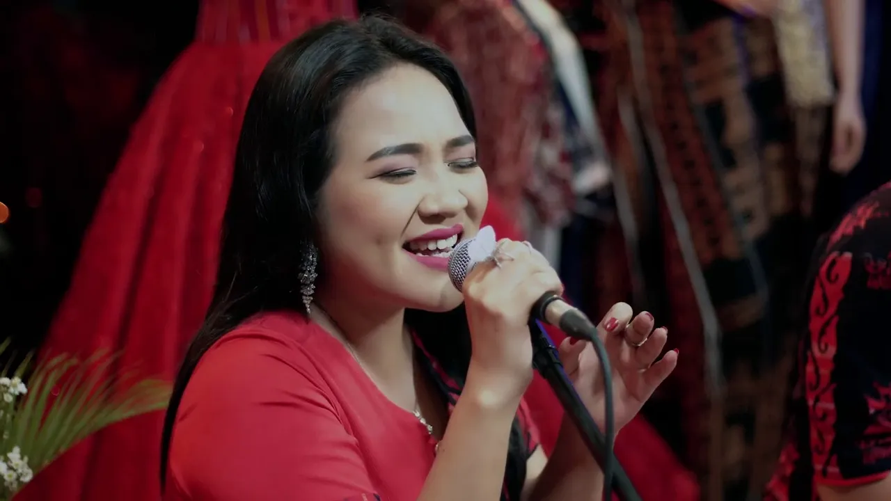 Averiana Barus - Diding-Diding (Sibincar Layo) (Official Live Record) Averiana Barus - Diding-Diding (Sibincar Layo) (Official Live Record)