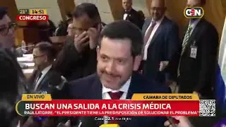 Buscan una salida a la crisis médica