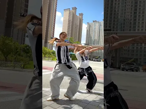 Low low low💥 #dance #dancer #shorts #choreo #low #florida #창원 #춤 #댄서 #비바댄스스튜디오 #vivadancestudio