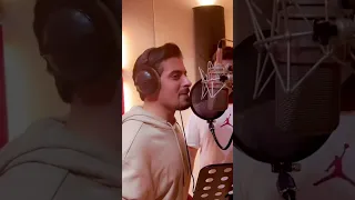 شيله ماجد الرسلاني ادعج عيون مابين شله حطه الوجه ولا غلطه  شيله ماجد الرسلاني ادعج عيون مابين شله حطه الوجه ولا غلطه