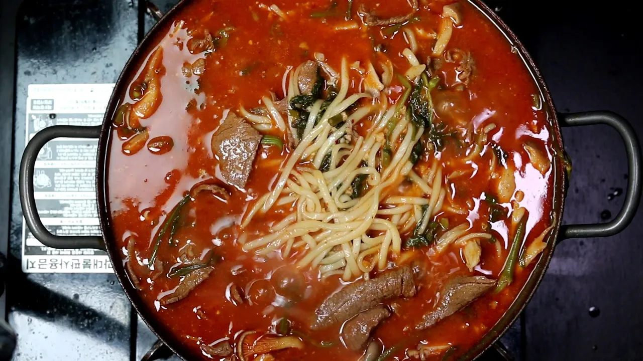 얼큰 샤브샤브 칼국수와 볶음밥