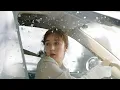 Download Lagu A Sudden Traffic Accident Accidentally Sends the Girl 30 Years Back in Time.