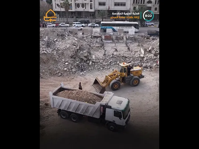 كوادر قسم الشؤون الهندسية و الفنية تباشر أعمال إزالة العقارات المستملكة الواقعة في ساحة السدير