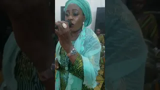alhaja jelilat dupe tie on stage