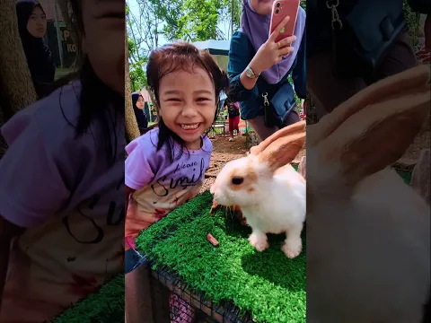 Riska Vlog Jagain Elsa Rafisqy Incess Squidgame Asyik Liburan Kasih Makan Kelinci Lucu Ga Mau Pulang