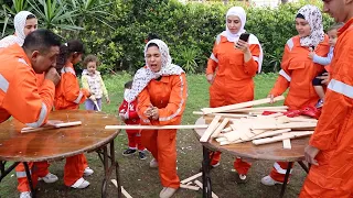 اخر شخص هيكسر ايدة هيكسب والعقاب في الزجاجة 