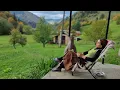 Download Lagu Het geweldige leven van een alleenstaande vrouw in de bergen