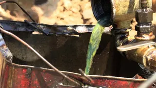 في قطاع غزة المحاصر يحرقون البلاستيك لاستخراج الوقود AFP 