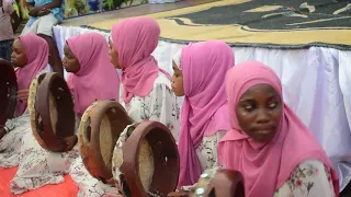 karibuni wageni wetu qaswida kali ikipigwa na mabanati wa almadrasat muswadiqqina