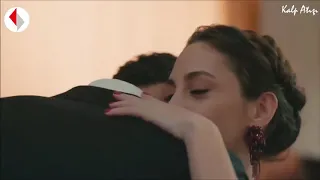ماحدا خصو فينا نحنا حرين نحنا من الحب خلقنا وهما خلقوا من طين    دندنها
