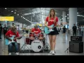 Download Lagu Aap die gitaar speelt op Russisch-Palestijnse luchthaven gaat viraal