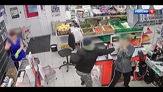 Мужчина напал на женщин с ножом из-за оскорбления