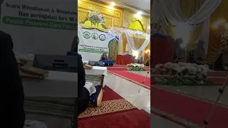 pembacaan ayat suci alquran pada acara isra miraj dan wisuda tahfidz di pp darul fata oleh nimah