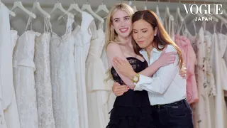 俳優のエマ・ロバーツが結婚！ アンティーク愛の詰まったウエディングドレスができるまで。| Final Fitting | VOGUE JAPAN