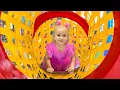 Download Lagu Alice and Mom play in the Game Center for kids