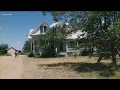 You can dine inside the Texas Chainsaw Massacre home in Kingsland KVUE
