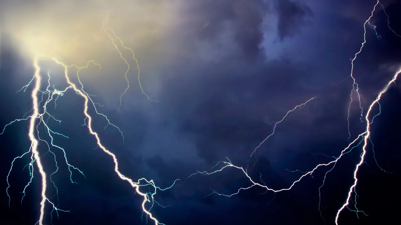 Storm Sounds - 10 Hour *Live Thunder and Rain for Sleep Storm Sounds - 10 Hour *Live Thunder and Rain for Sleep