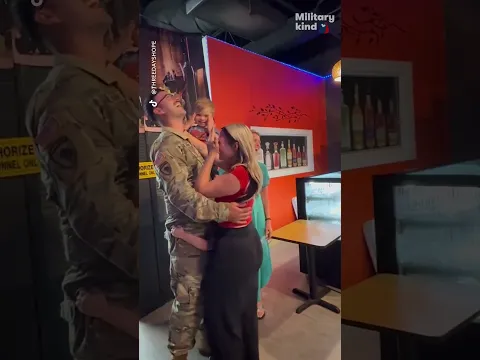 Young mom gasps when the last person she expected walks in during lunch