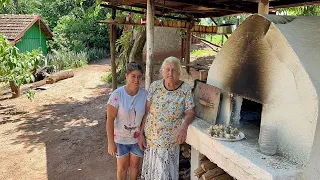 ￼ Dona Olimpia mãe de 15 filhos hoje com 78 anos e ainda na lida no seu sítio criando e plantando…