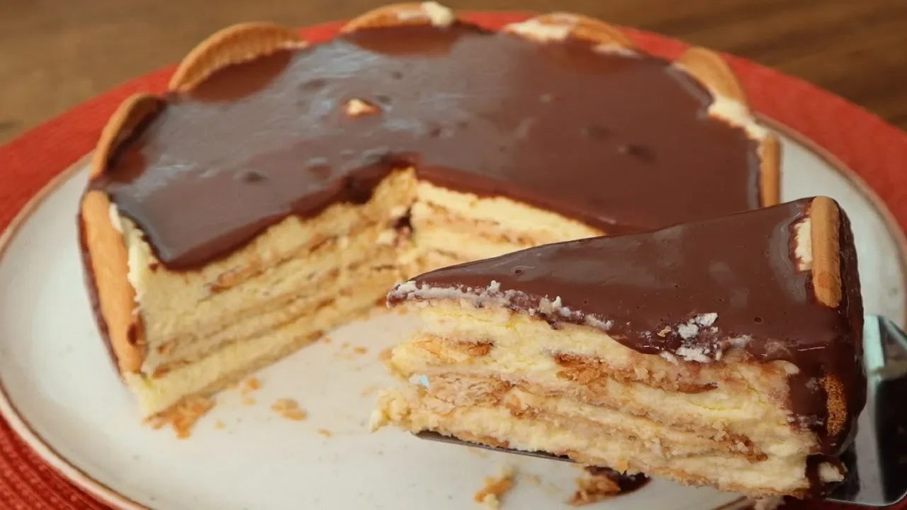 Nesse vídeo vou ensinar a fazer uma TORTA ALEMÃ deliciosa , bem prática e com ingredientes que você . 