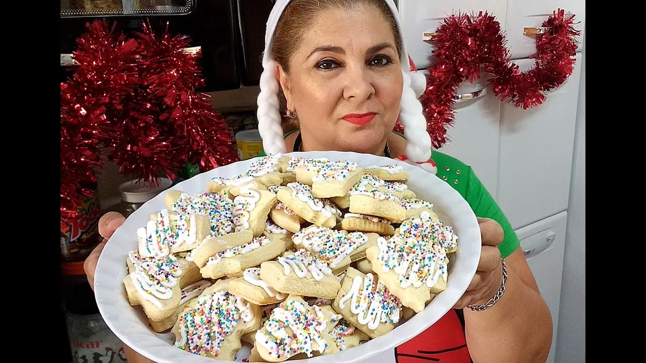 RECEITA DE BISCOITO AMANTEIGADO DE NATAL SIMPLES E FÁCIL DE FAZER - MARIA MONTANHER. 
