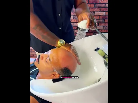 Il lui cache sa perruque 😳🎩