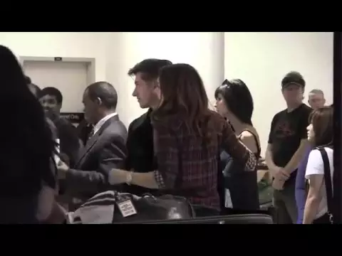 Download MP3 Alex Turner at LAX airport kissing Arielle Vandenberg