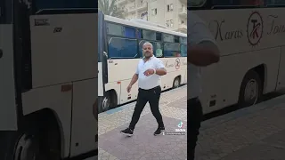 الفرفوش وهو بيقلد سواقين باكوس والمنشية مع احترامنا لكل السواقين 