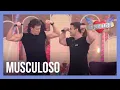Download Lagu Fisiculturista tenta impressionar com dancinha e braços musculosos | Vai Dar Namoro