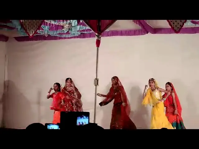 Oh maa mhari ghoomar che nakhrali song & dance