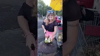 no turkey carving, just coco slicing this year 💪😅 – merry tropical christmas everyone!