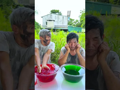Hai anh em trêu chọc nhau siêu dễ thương bằng nước màu 🍉😂😱👶🏻♥️👴 #shorts #cute