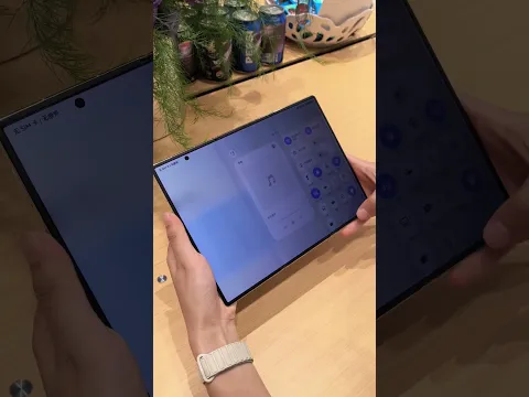 Experience the difference when privacy mode is enabled on the Huawei Mate XT2!