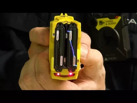 Download MP3 Así es la Taser X2, la pistola eléctrica de los Mossos d'Esquadra