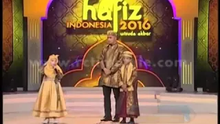 طفلة كفيفة اندونيسية تقرأ ايات من سورة الرحمن قمممة في الروعة 