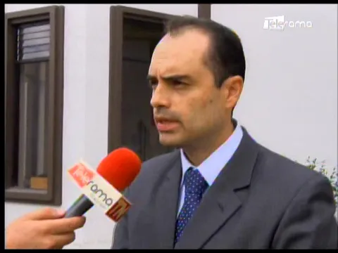 SRI entregó dos vehículos incautados al SECAP para capacitación