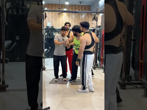 Ye kya hua bodybuilder ko 😳🤣 #youtubeshorts #aakashmrothiya #motivation