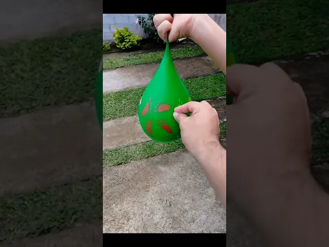 Globo con agua #youtubeshorts #satisfying #short #videossatisfatorios