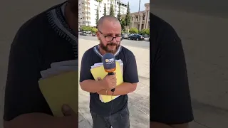 شاب مشا يقلب غلى خدمة فشركة حتى لقا راسو هو ممثلها القانوني وعندوشيكات مسحوبة بإسمو