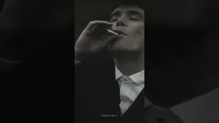 Thomas Shelby Smoked هناك امرأة 