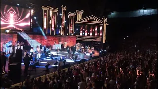 انا عاشق نور عينيك               شاهدو روعة الجمهور دندنها
