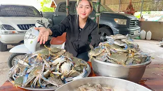 Sros Yummy Cooking Vlogs: Mommy chef prepare crab meat for spicy and fry crispy mantis shrimp
