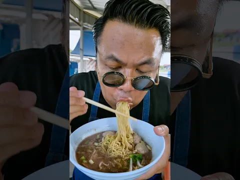 When I Eat Hot Noodles with My Son 🔥🍜❄️ #ฮอลล์เย็นไว้หายใจแล้วไปต่อ #ฮอลล์ #HALLS #Shorts