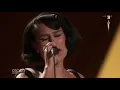 Lagu RAYE performing Skyfall at the Oscars