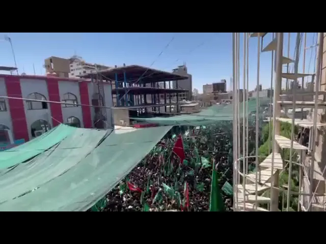 ⁣الجموع المليونية الحسينية تتدفق نحو كعبة الأحرار لإعلان الوفاء و العزاء بمصاب ريحانة رسول الله (ص).